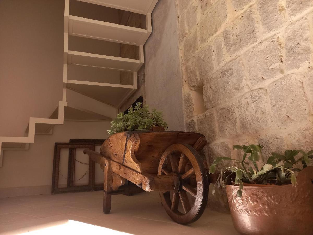 Le Petit Palais - Naples Bed & Breakfast Exterior foto
